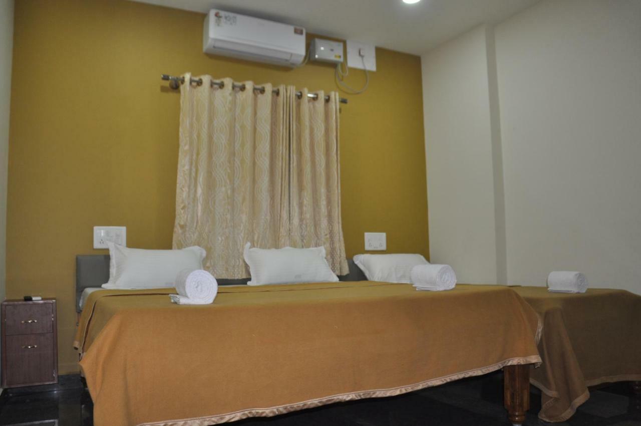 Blue Crystal Lodge Shimoga Exterior photo