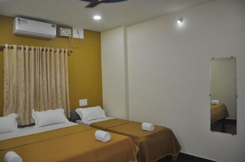Blue Crystal Lodge Shimoga Exterior photo
